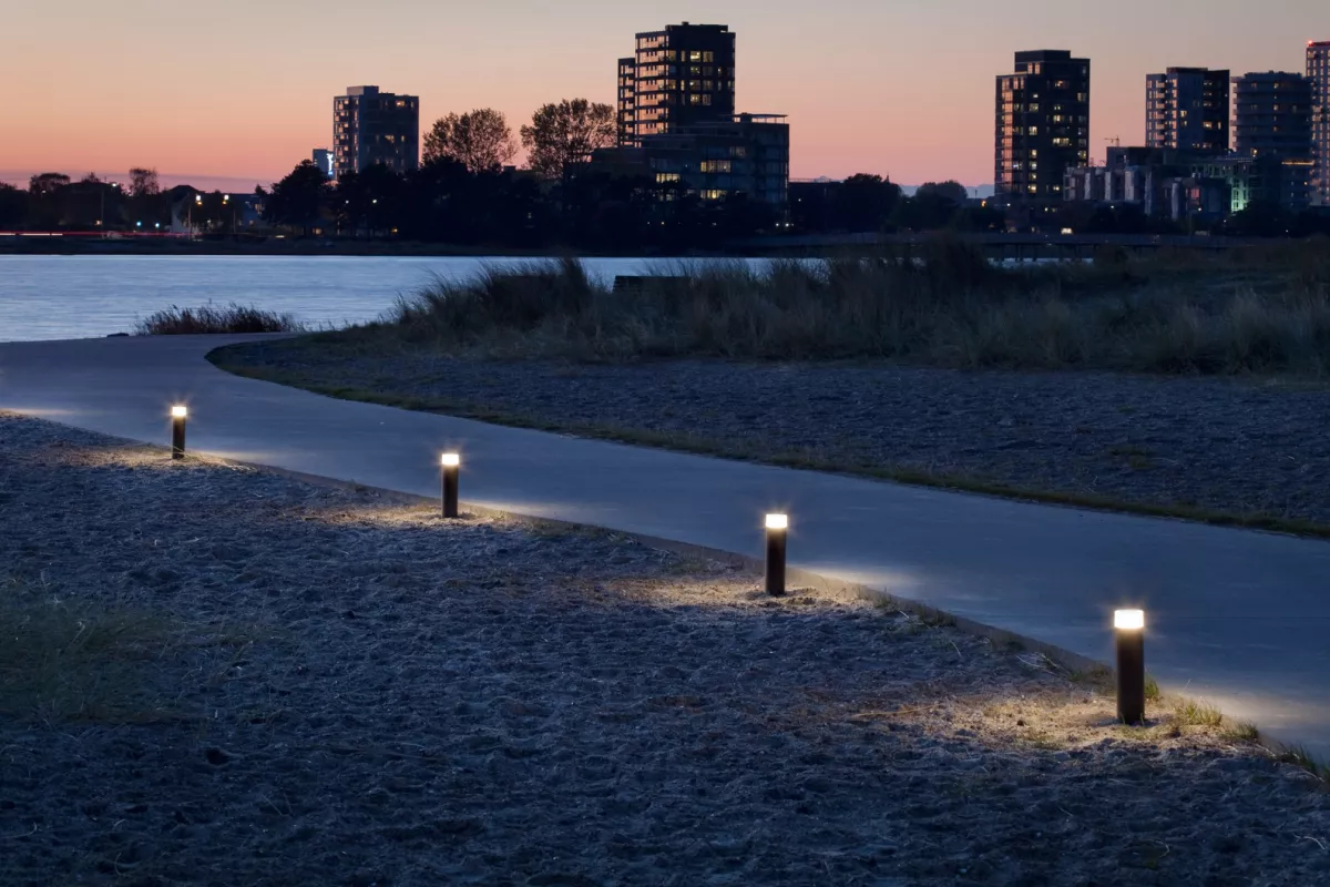 Panache Straatmeubilair Mobilier Urbain verlichtingspaal op zonne-energie© pôle d'éclairage à l'énergie solaire