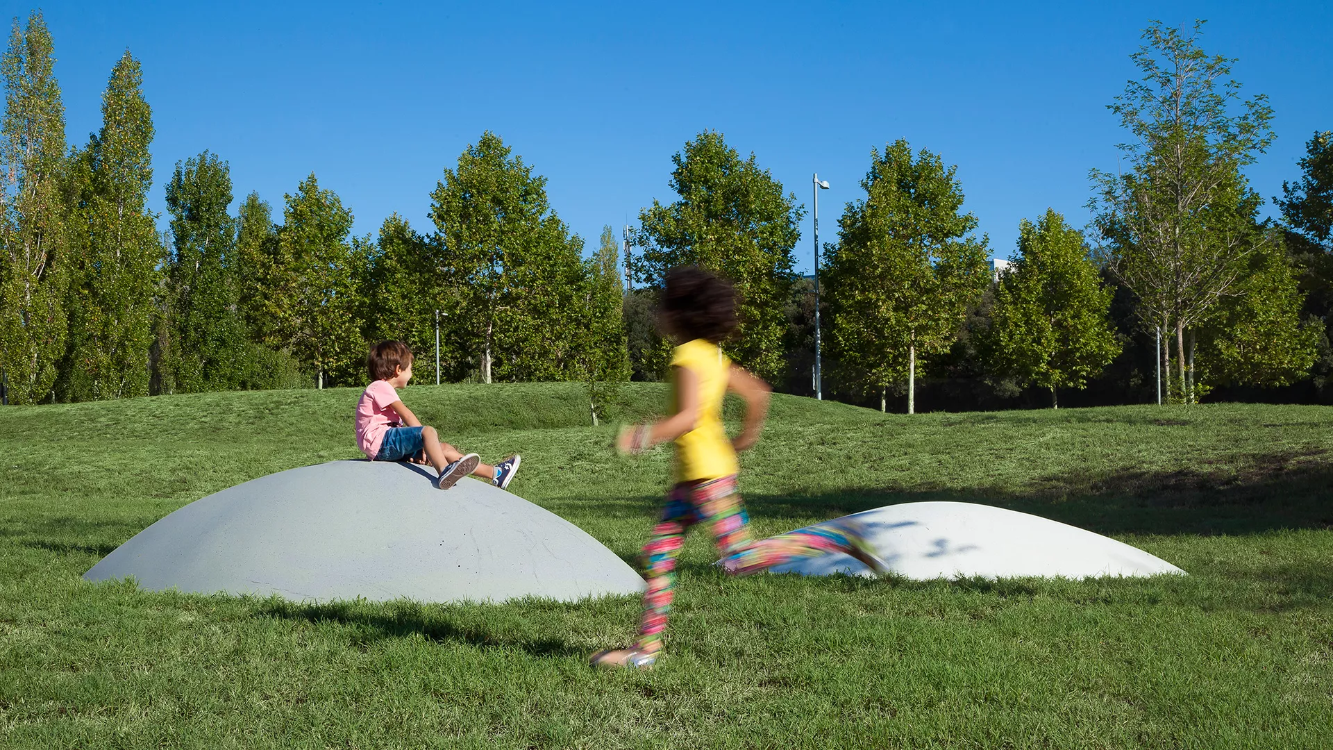 Vergroenen en ontharden met duurzaam buitenmeubilair