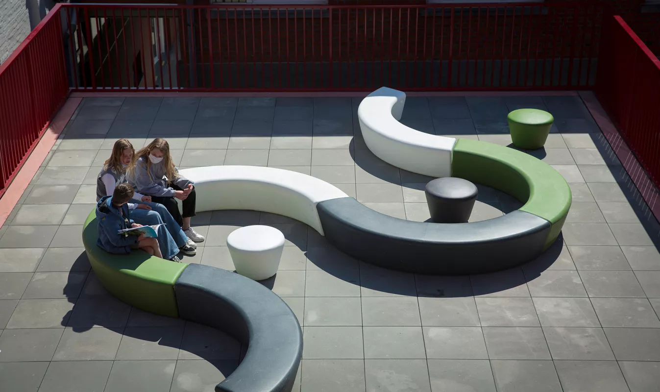 Panache Straatmeubilair Mobilier Urbain Speelplaatsmeubelen Mobilier cour de récréation LOOP© Out-sider