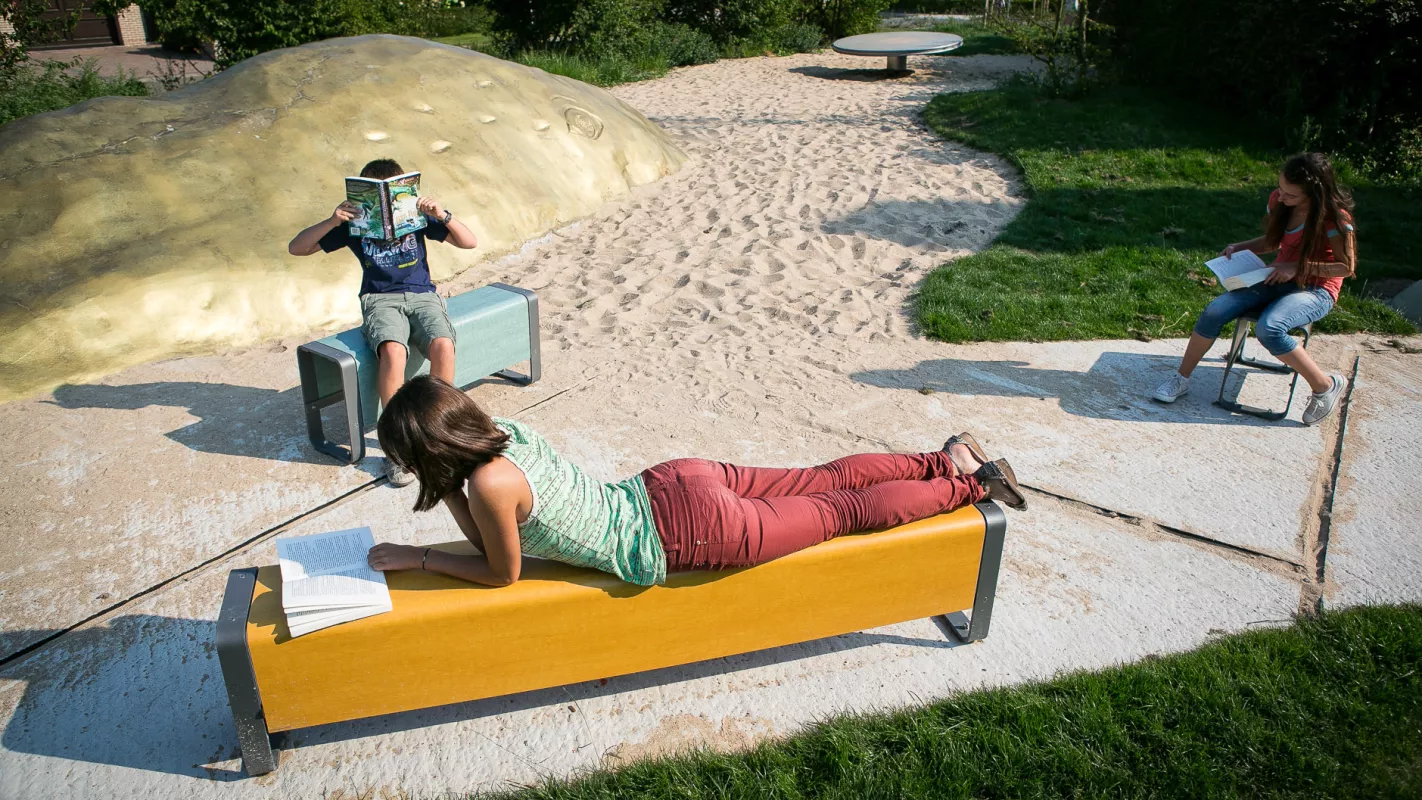 Panache Straatmeubilair Mobilier Urbain zitbank tafel banc table La Superfine©