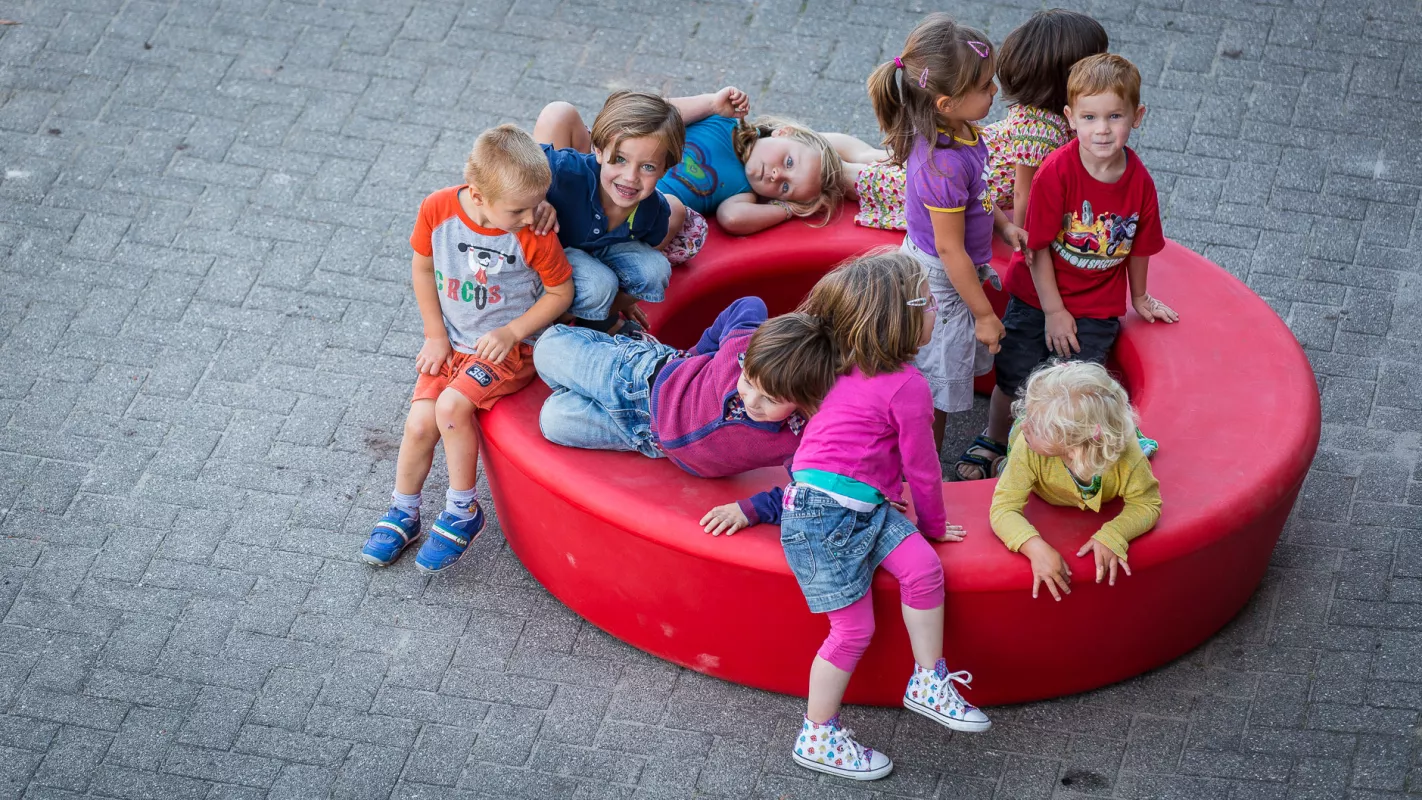 Sint Calazansschool nijlen Panache Straatmeubilair Mobilier Urbain zitcilinder cilindre HopHop