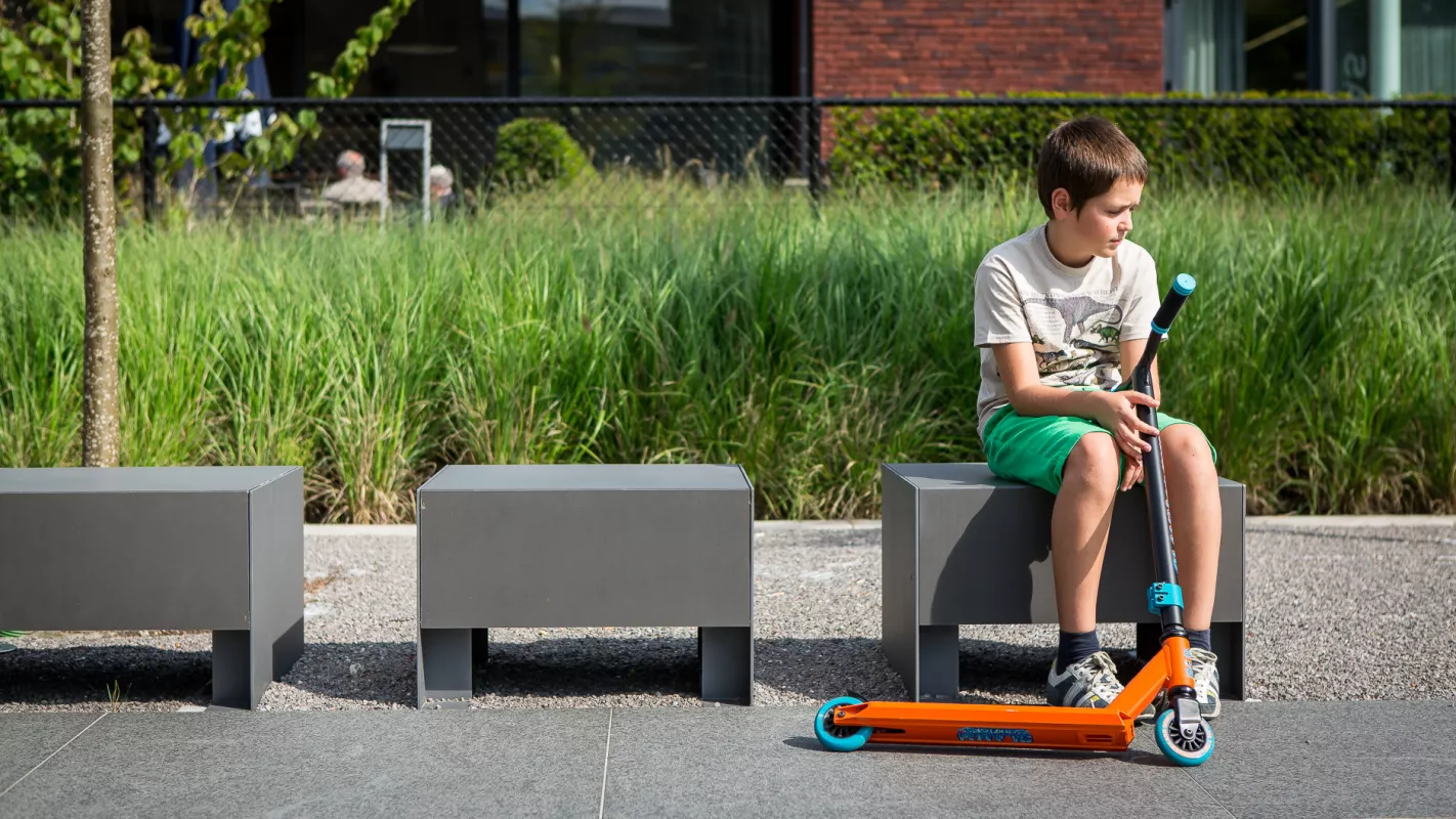 Panache Straatmeubilair Mobilier Urbain zitbank tafel banc table Passeparout Concrete©