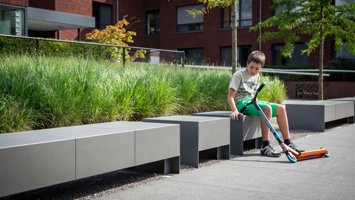 Panache Straatmeubilair Mobilier Urbain zitbank tafel banc table Passeparout Concrete©