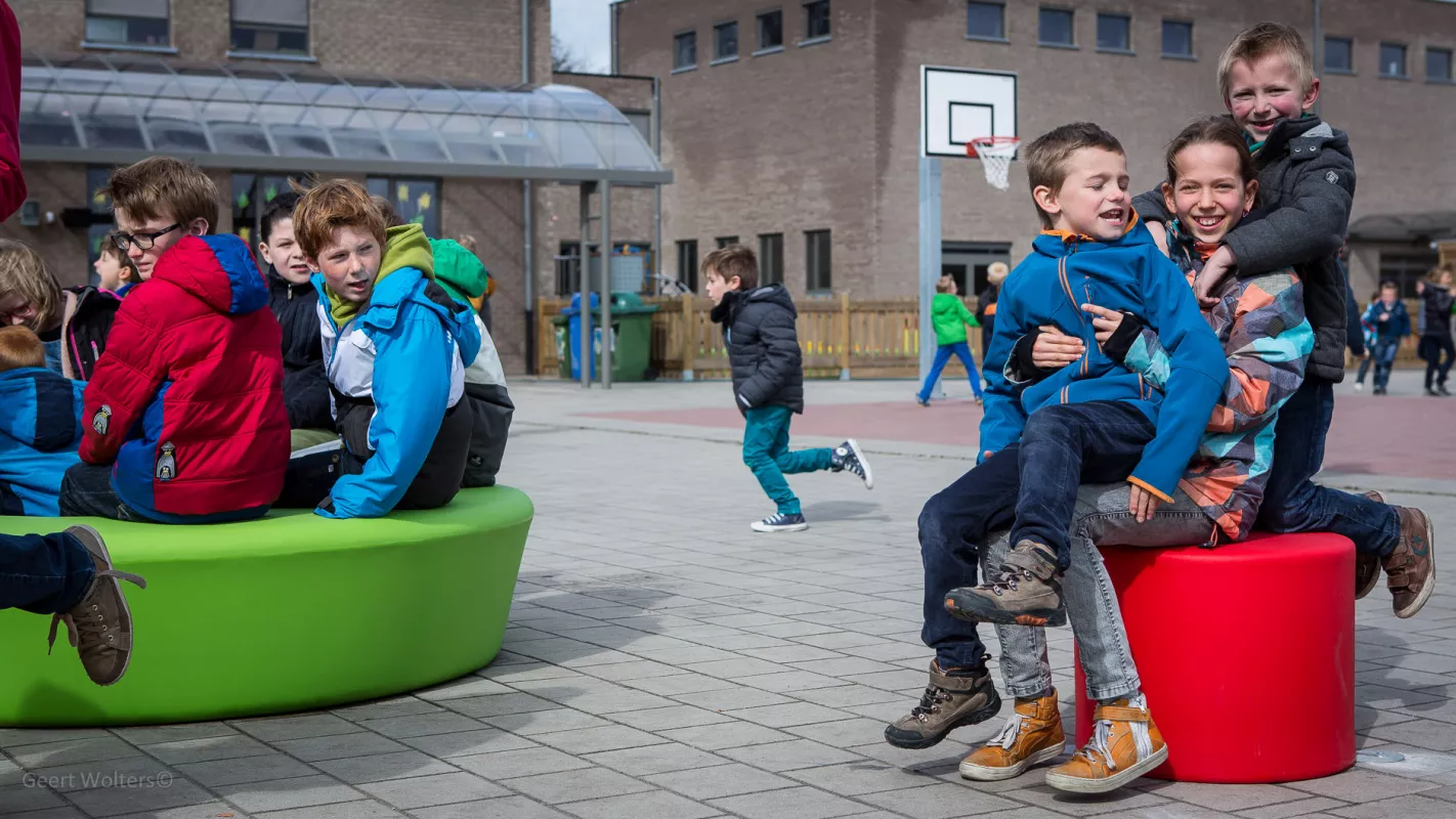 Immaculata school oostmalle Panache Straatmeubilair Mobilier Urbain zitbank banc Loop©