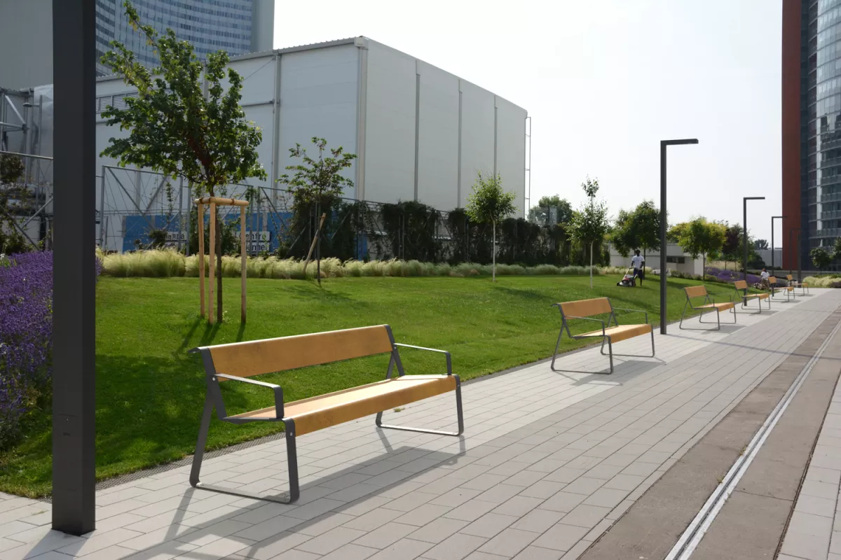 Panache Straatmeubilair Mobilier Urbain zitbank tafel banc table La Superfine©