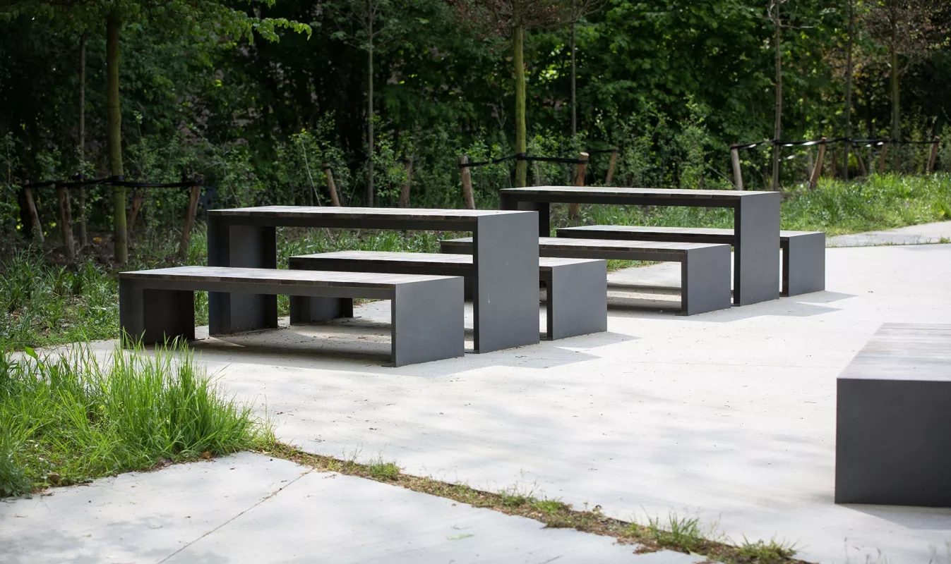 Panache Straatmeubilair Mobilier Urbain zitbank tafel banc table Passeparout Wood©