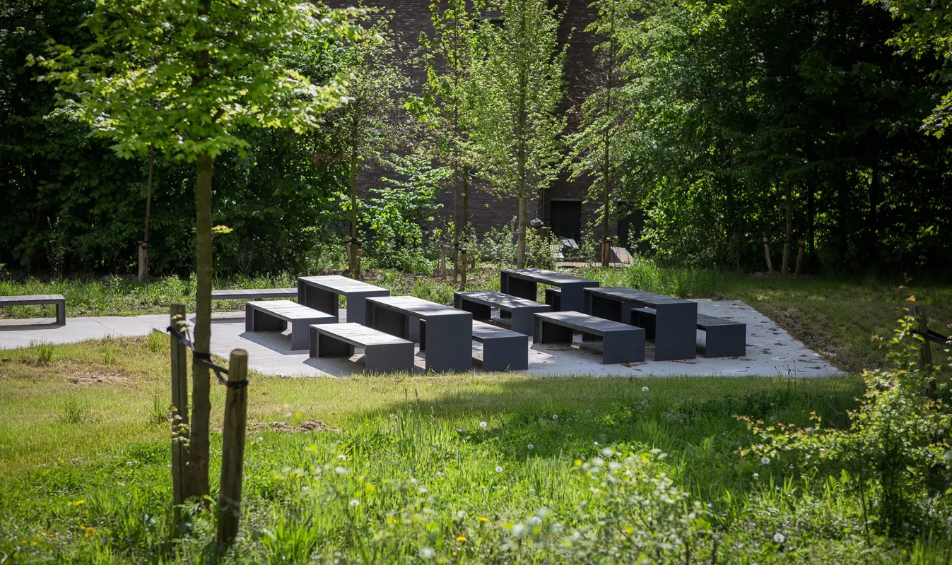 Panache Straatmeubilair Mobilier Urbain zitbank tafel banc table Passeparout Wood©