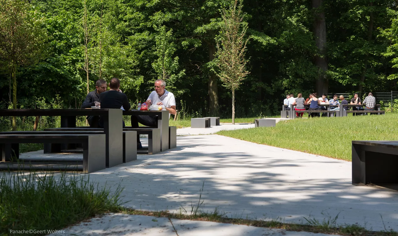 Panache Straatmeubilair Mobilier Urbain zitbank tafel banc table Passeparout Wood©